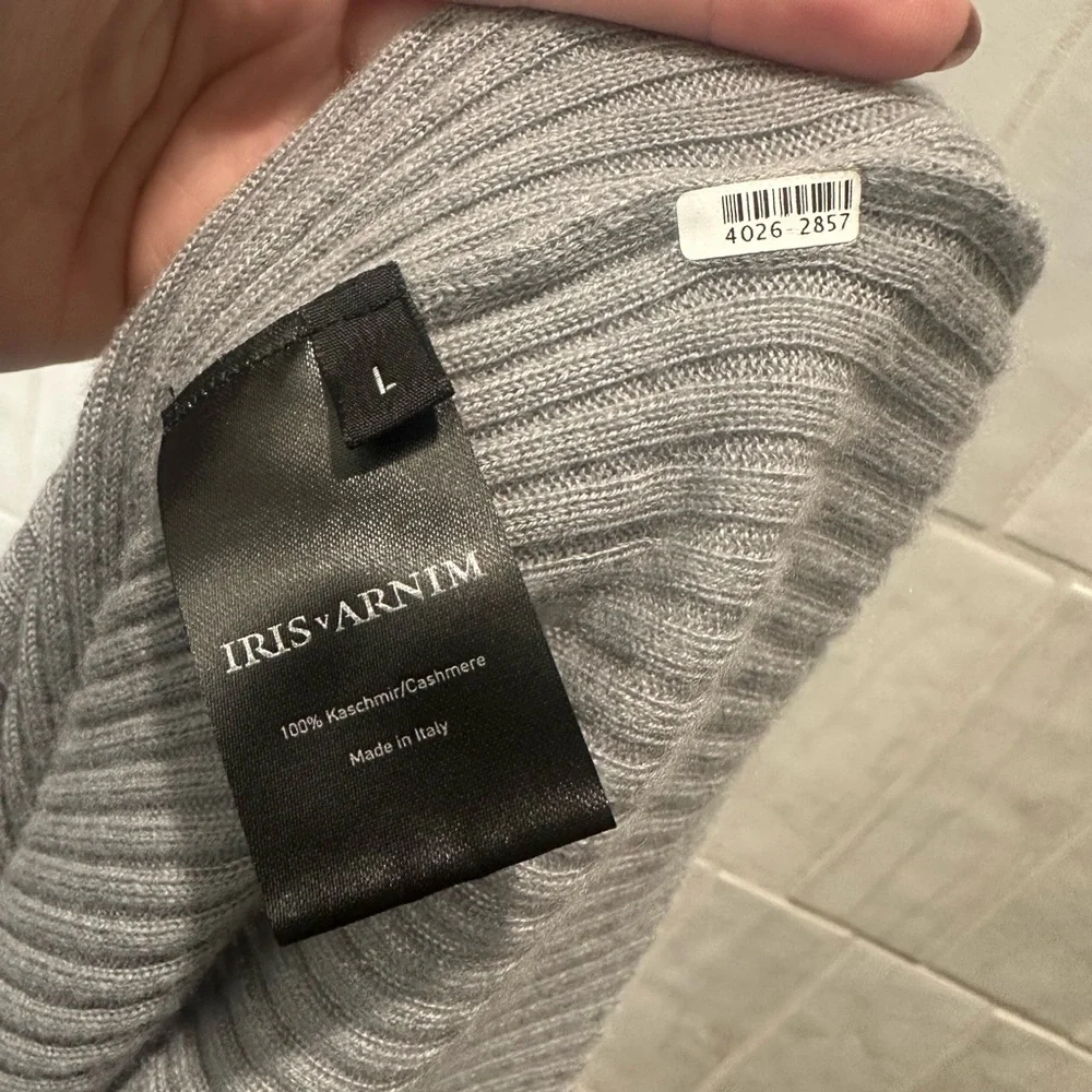 Iris Von Arnim 100% Cashmere Gray Ribbed V Neck Sweater